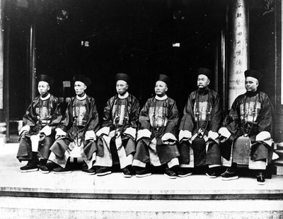 Chinese mandarijnen, ca. 1875 door European Photographer